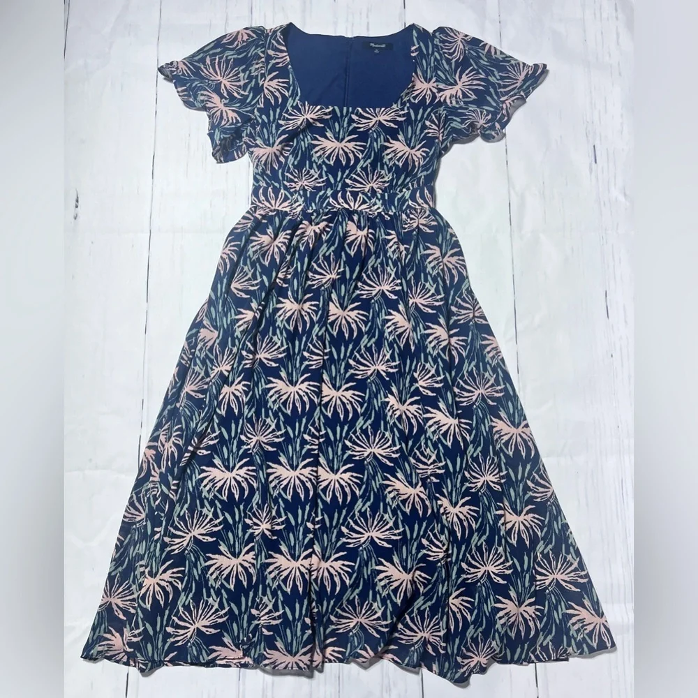 Madewell - Midi Dress in Oasis Palm - Picture 5 of 8